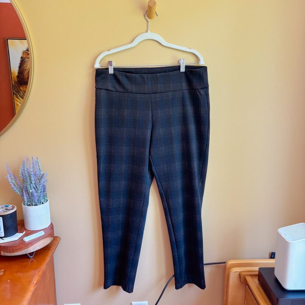 Straight Leg Plaid Women's Pants in Black